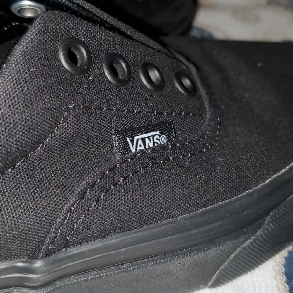 VANS - Picture 8 of 10